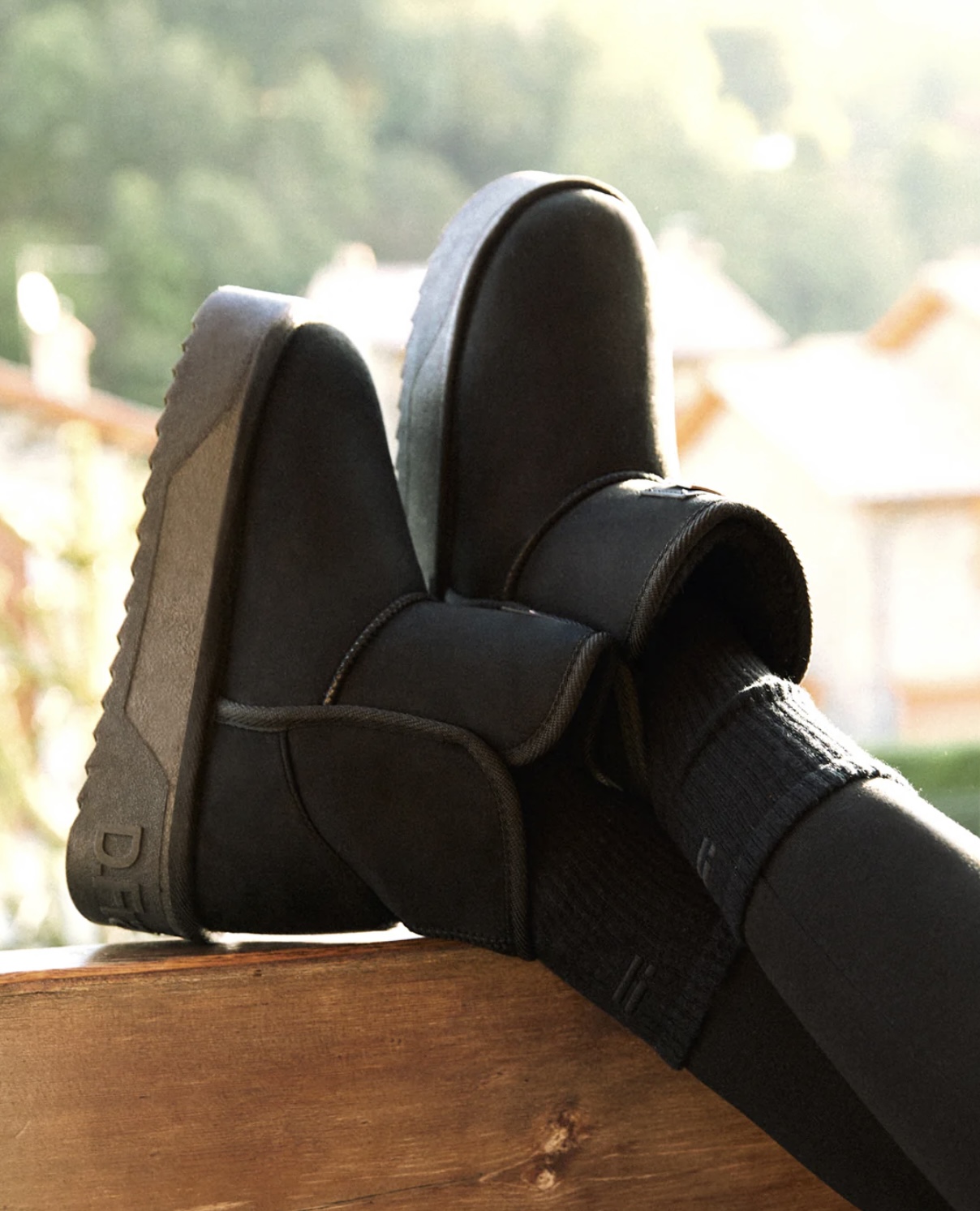 Ugger SUEDE UGGER BOOTS - BLACK - Conelle