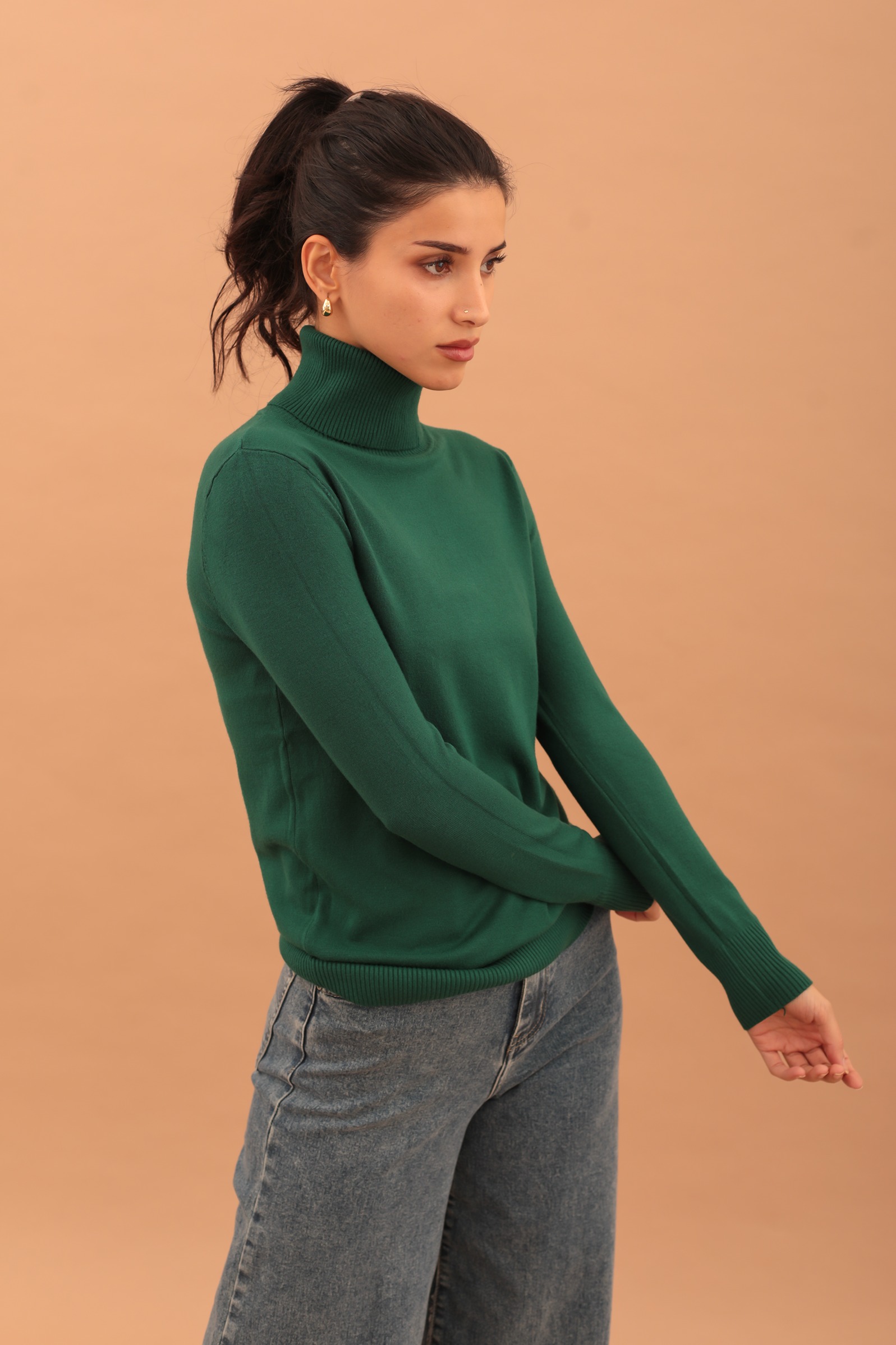 VIVIAN TURTLENECK KNIT – GREEN - Image 3