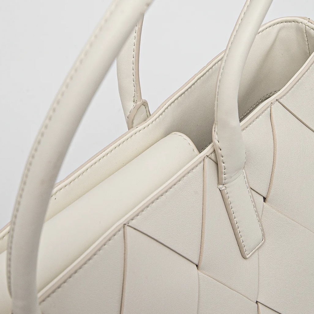 CALVIN KLEIN WOVEN TOTE BAG - OFF WHITE - Image 5