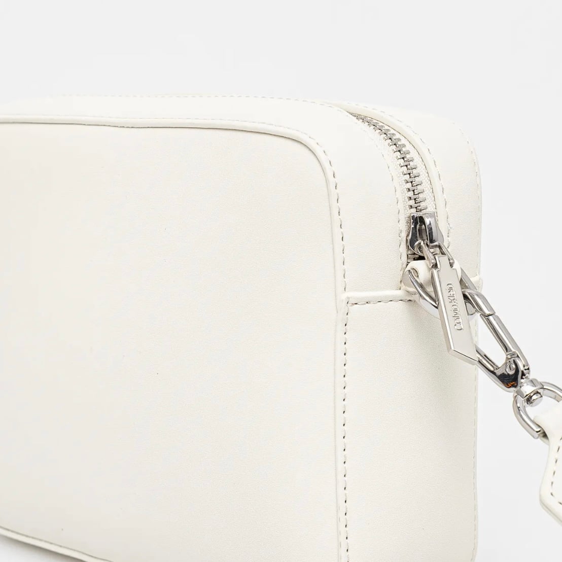CALVIN KLEIN CAMERA BAG - OFF WHITE - Image 3