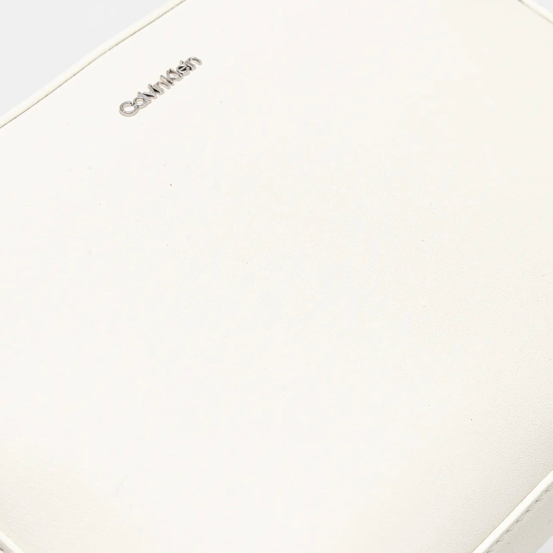 CALVIN KLEIN CAMERA BAG - OFF WHITE - Image 4