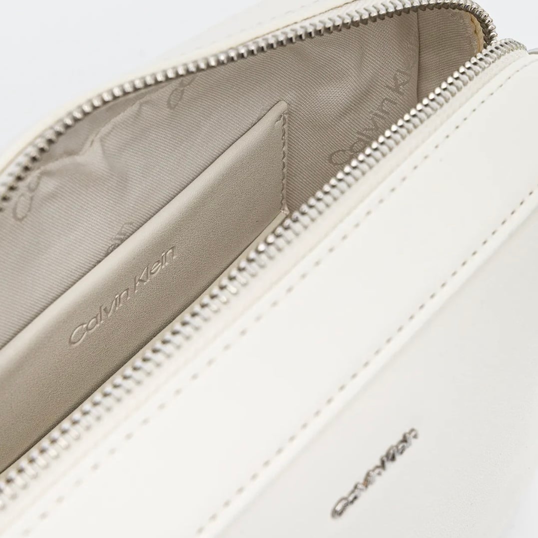 CALVIN KLEIN CAMERA BAG - OFF WHITE - Image 5