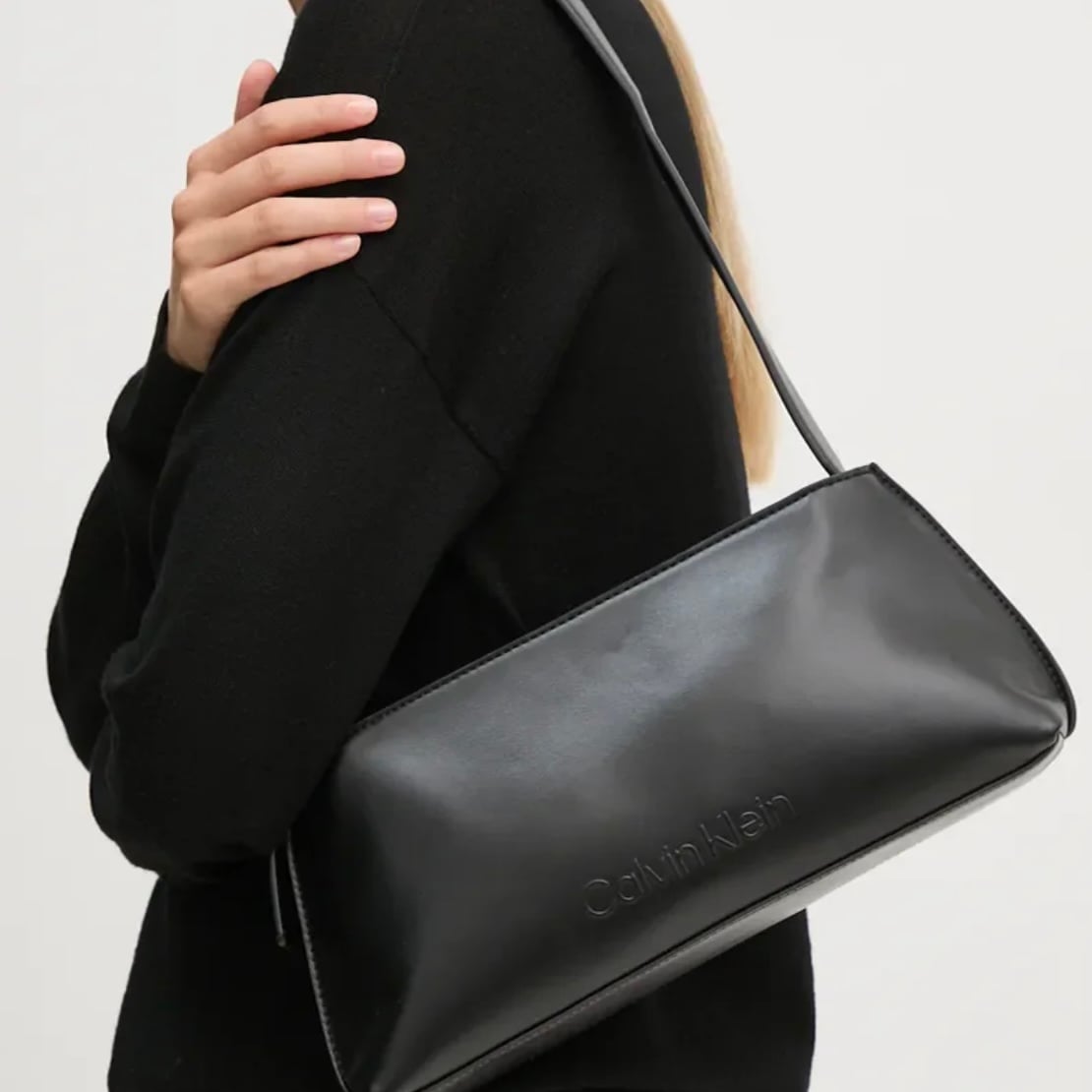 CALVIN KLEIN SHINY SHOULDER BAG - BLACK