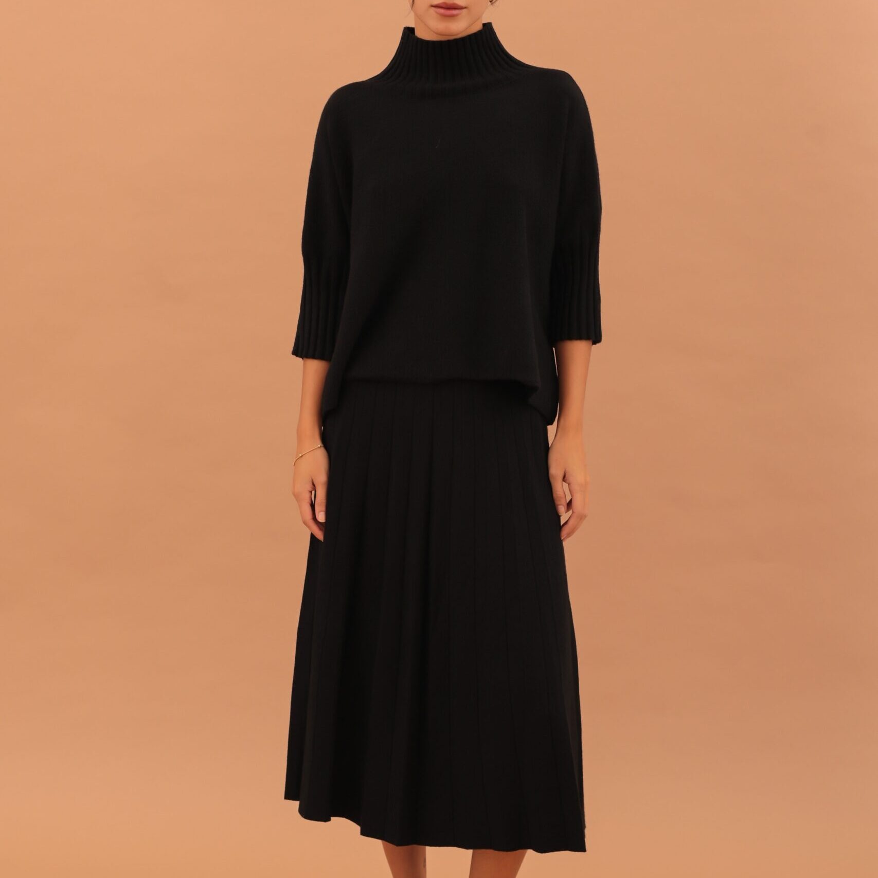 SIENNA KNIT SET WITH PLEATED SKIRT - BLACK