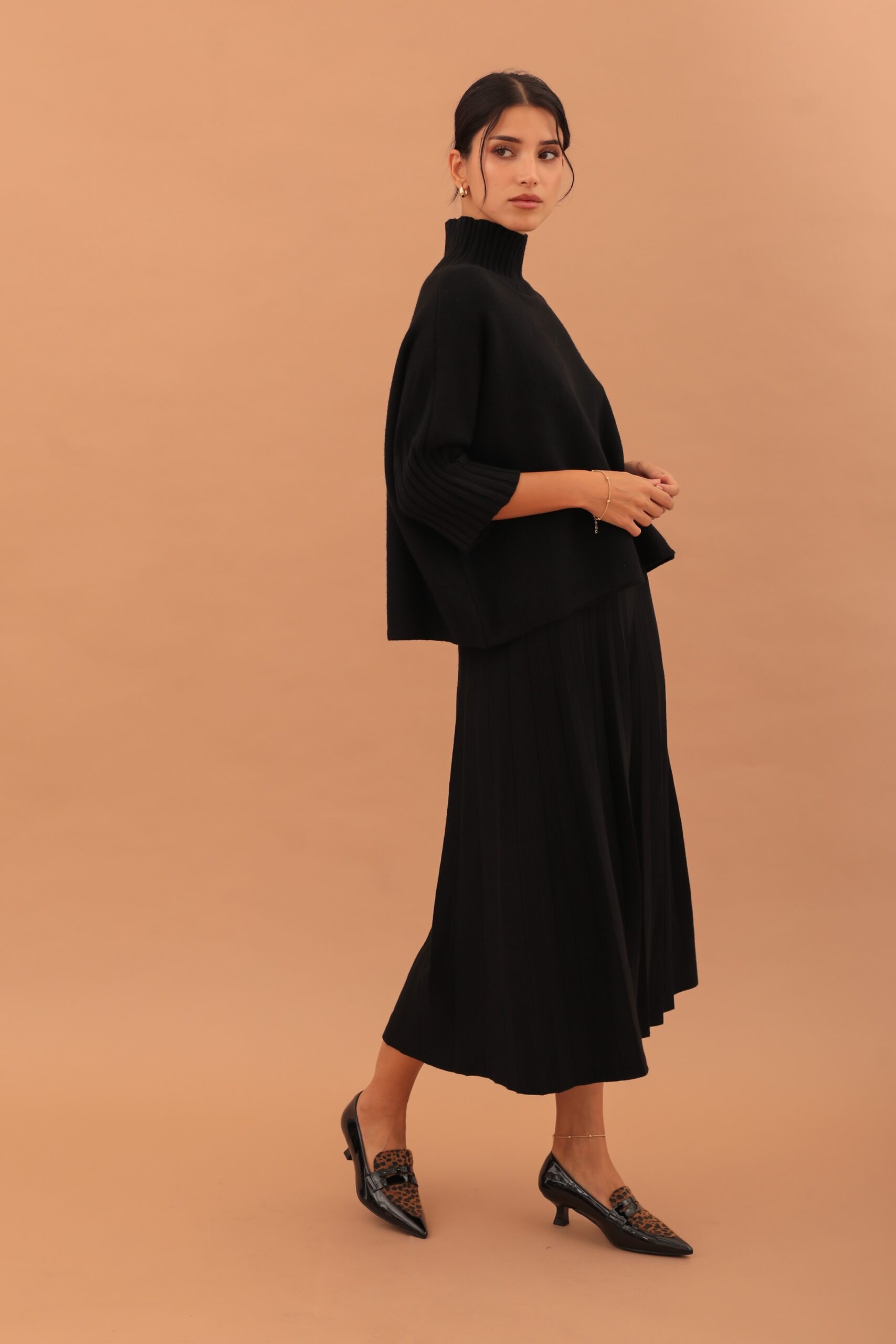 SIENNA KNIT SET WITH PLEATED SKIRT - BLACK - Image 3
