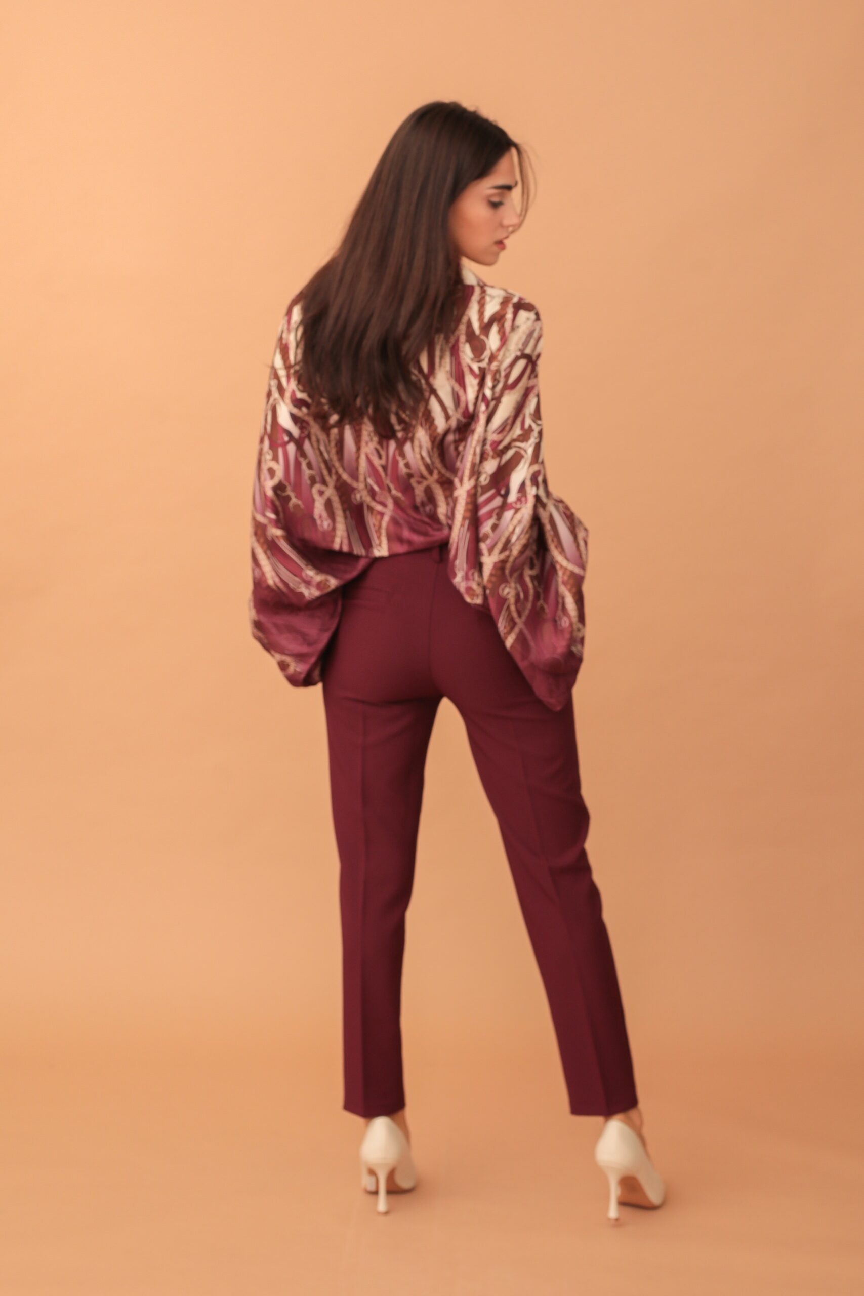 ALINA CHAIN-PRINT WIDE SLEEVE SHIRT - BORDEAUX - Image 2