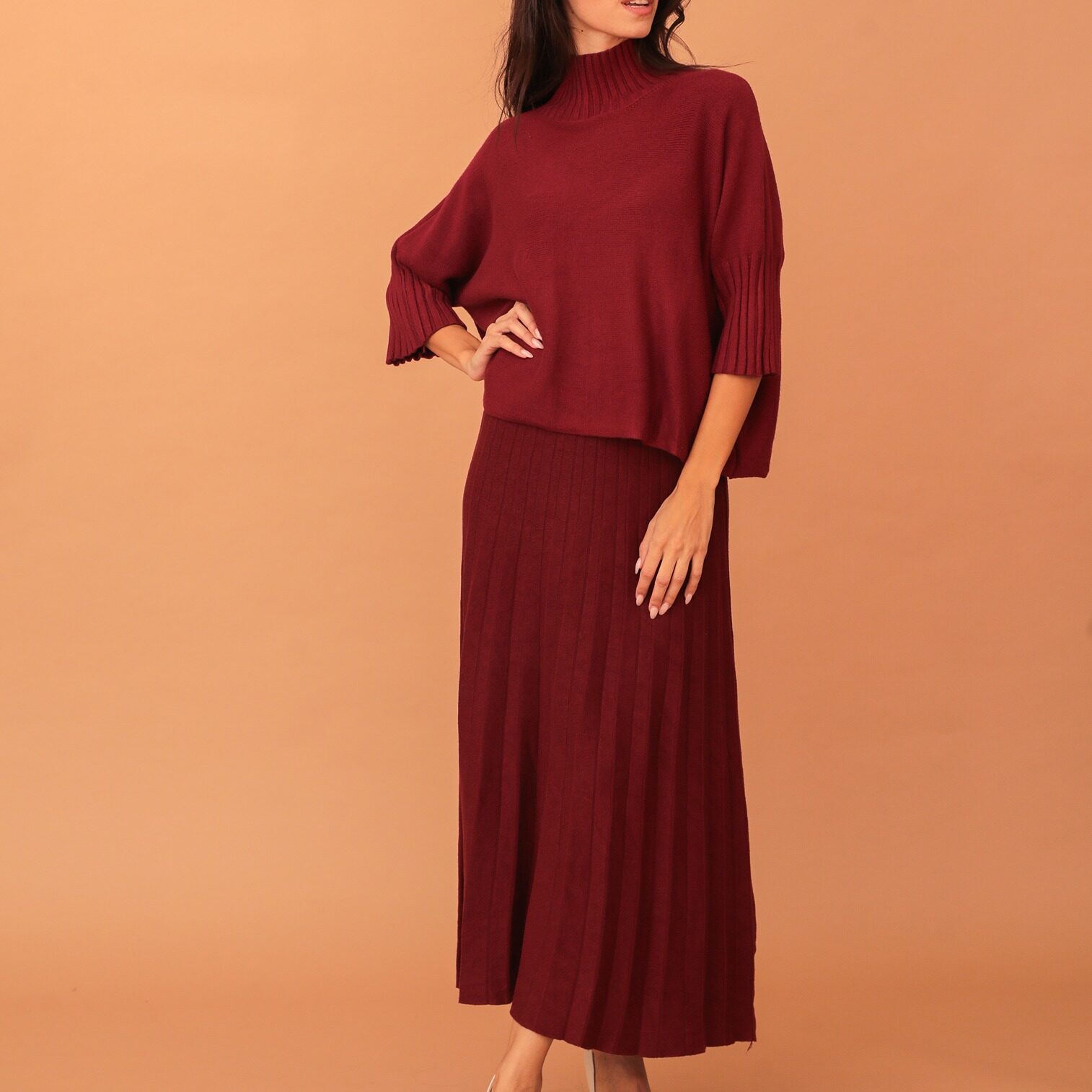 SIENNA KNIT SET WITH PLEATED SKIRT - BORDEAUX