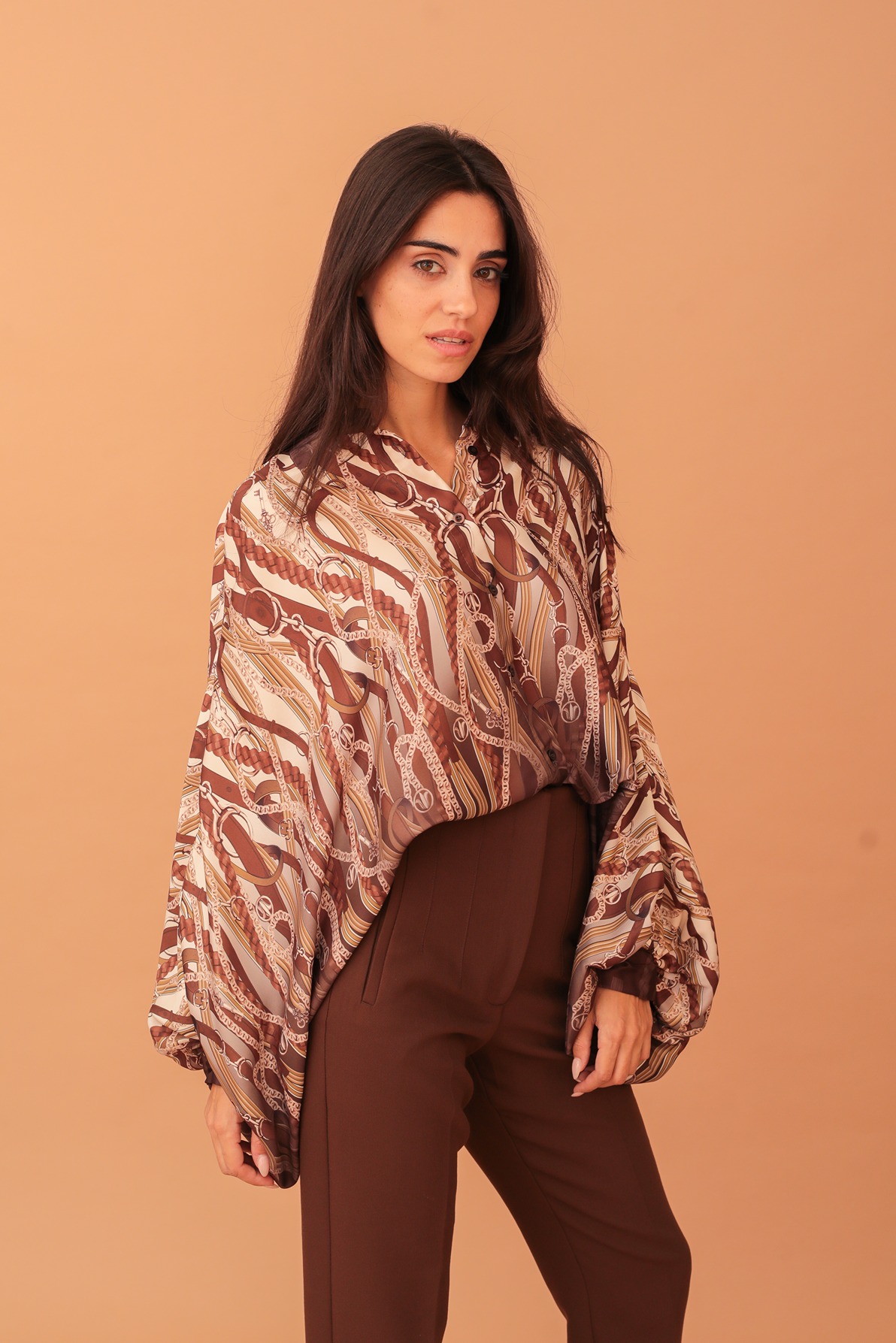 ALINA CHAIN-PRINT WIDE SLEEVE SHIRT - BROWN - Image 2