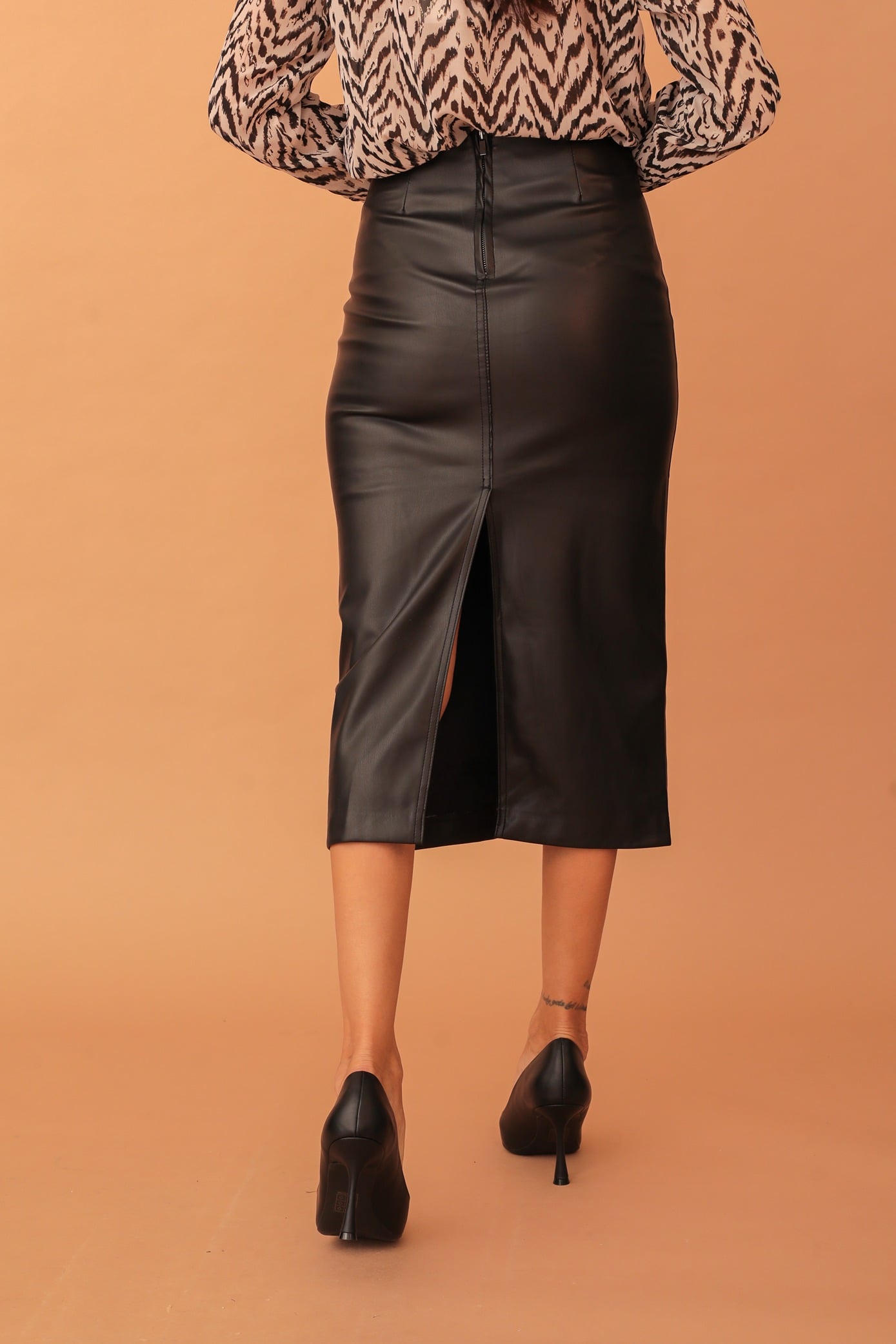 EDEN VEGAN LEATHER SKIRT WITH SLIT - Image 3