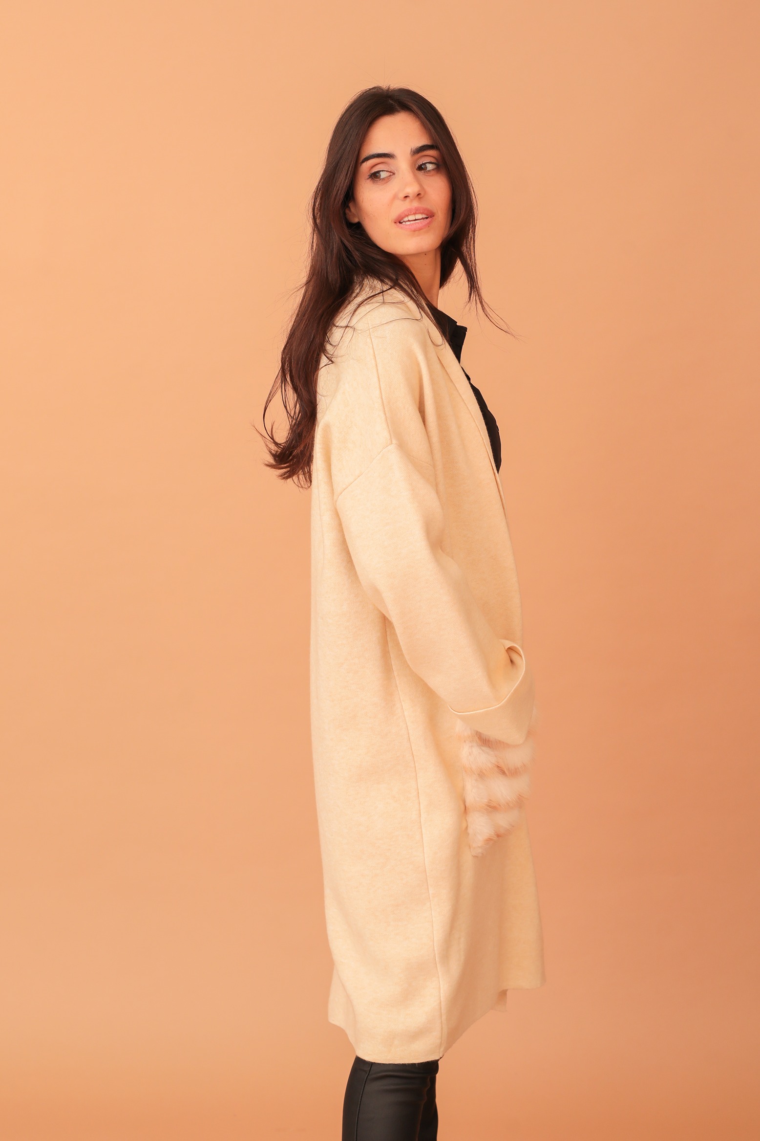JESSICA FAUX-FUR POCKETED CARDIGAN - BEIGE - Image 3