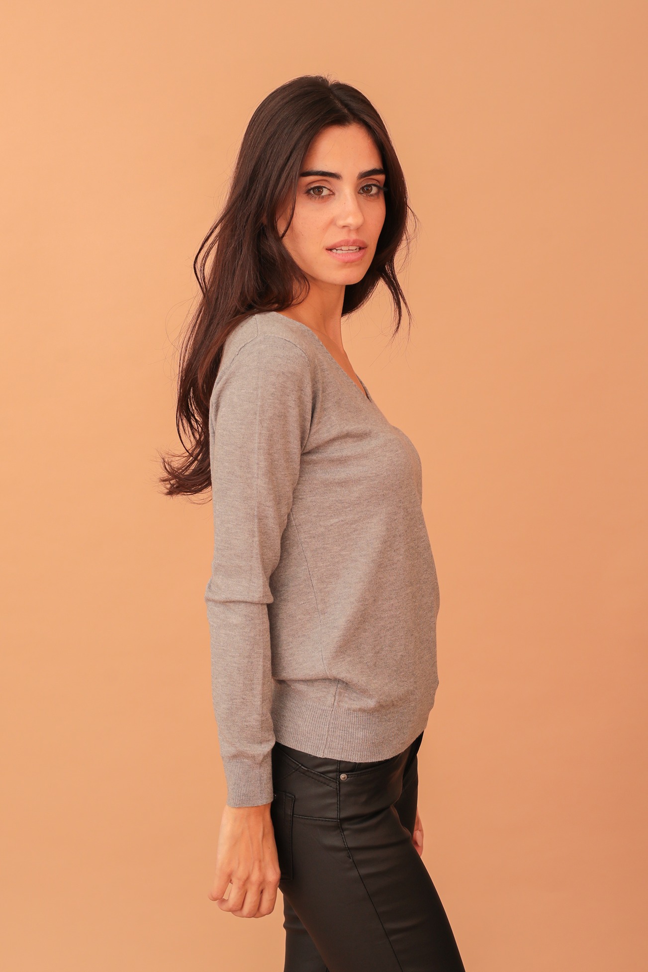 LYDIA V-NECK SOFT KNIT - GREY - Image 3