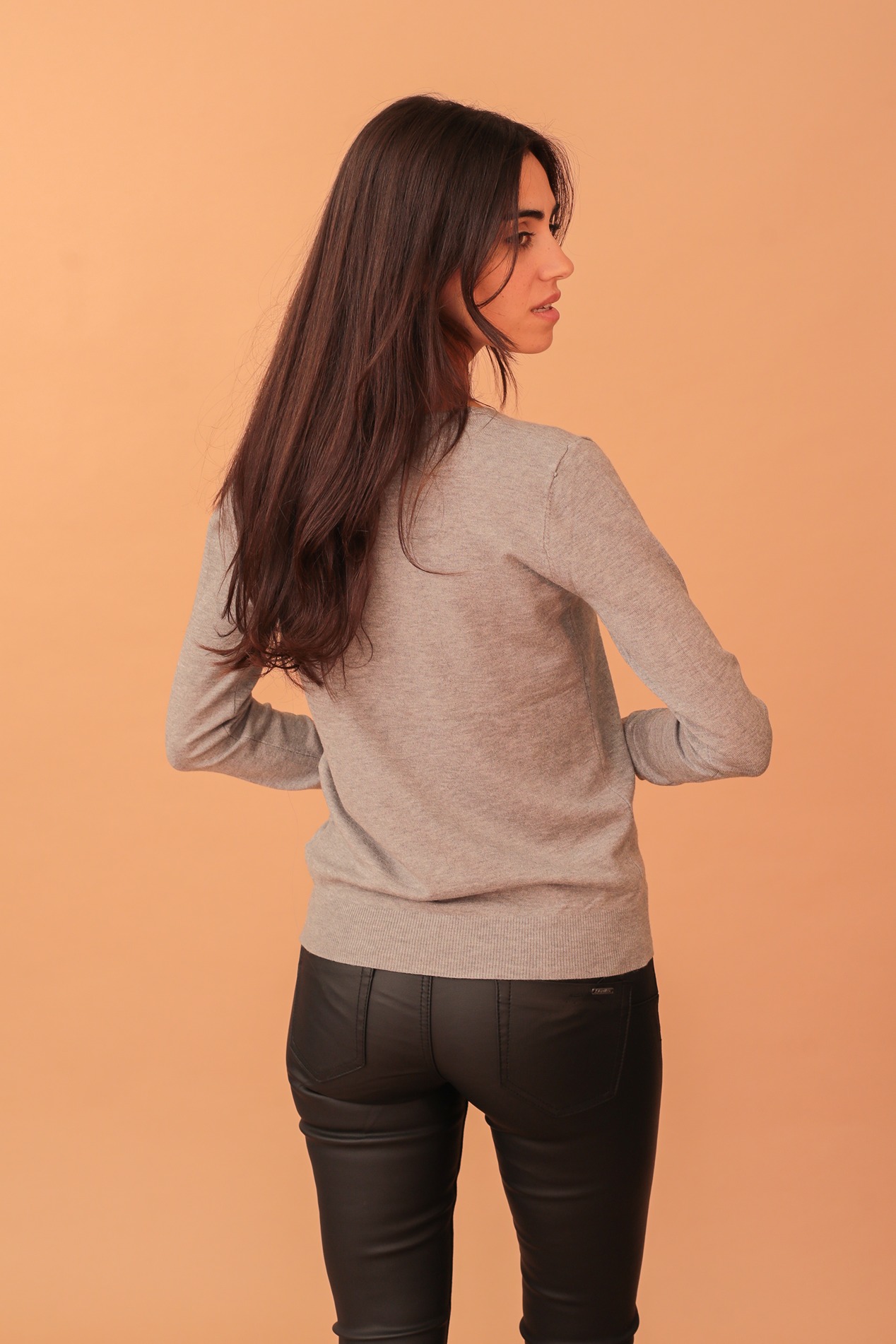 LYDIA V-NECK SOFT KNIT - GREY - Image 2