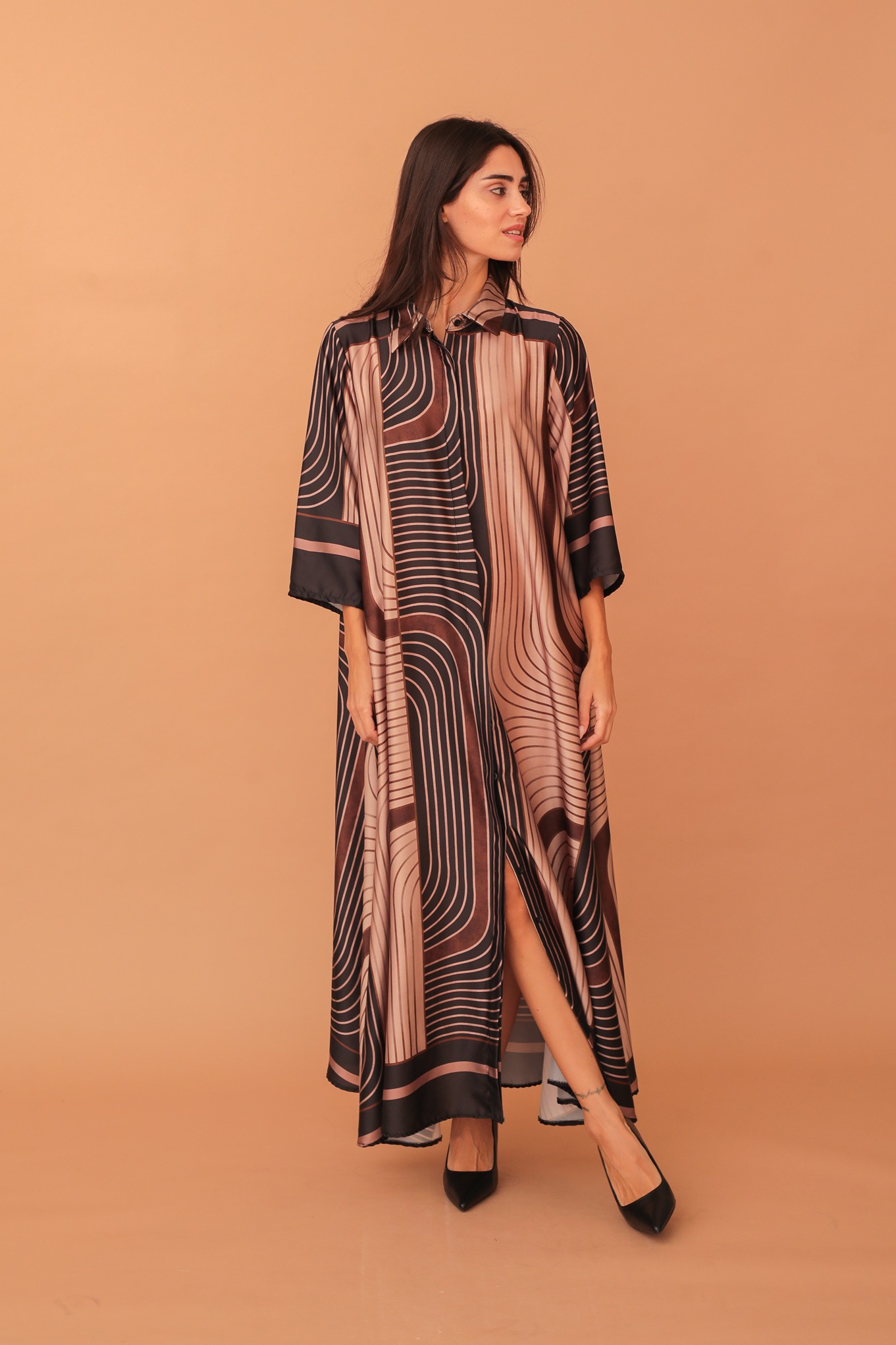 IRIS LINEAR PRINT LOOSE DRESS - BLACK - Image 4