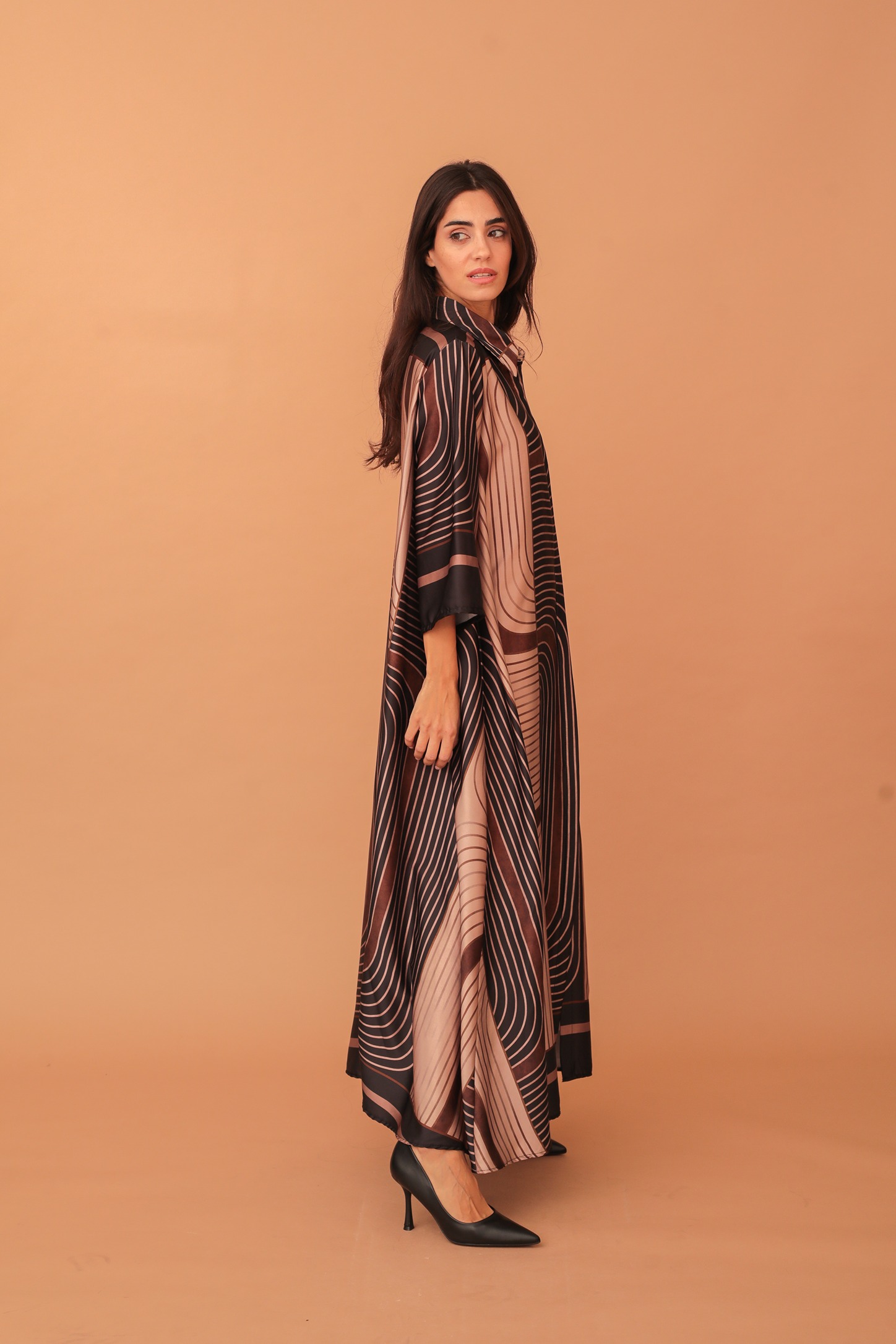 IRIS LINEAR PRINT LOOSE DRESS - BLACK - Image 2