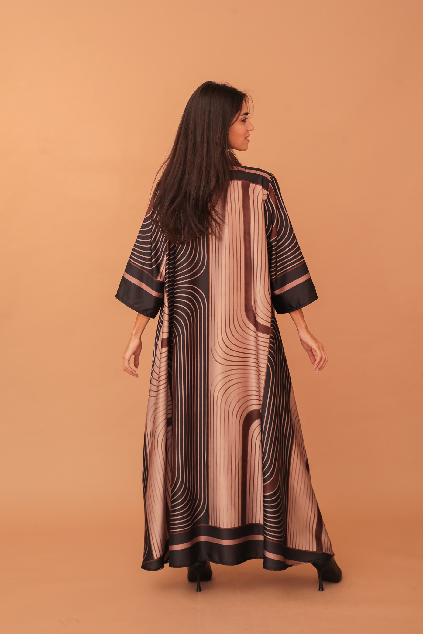 IRIS LINEAR PRINT LOOSE DRESS - BLACK - Image 3