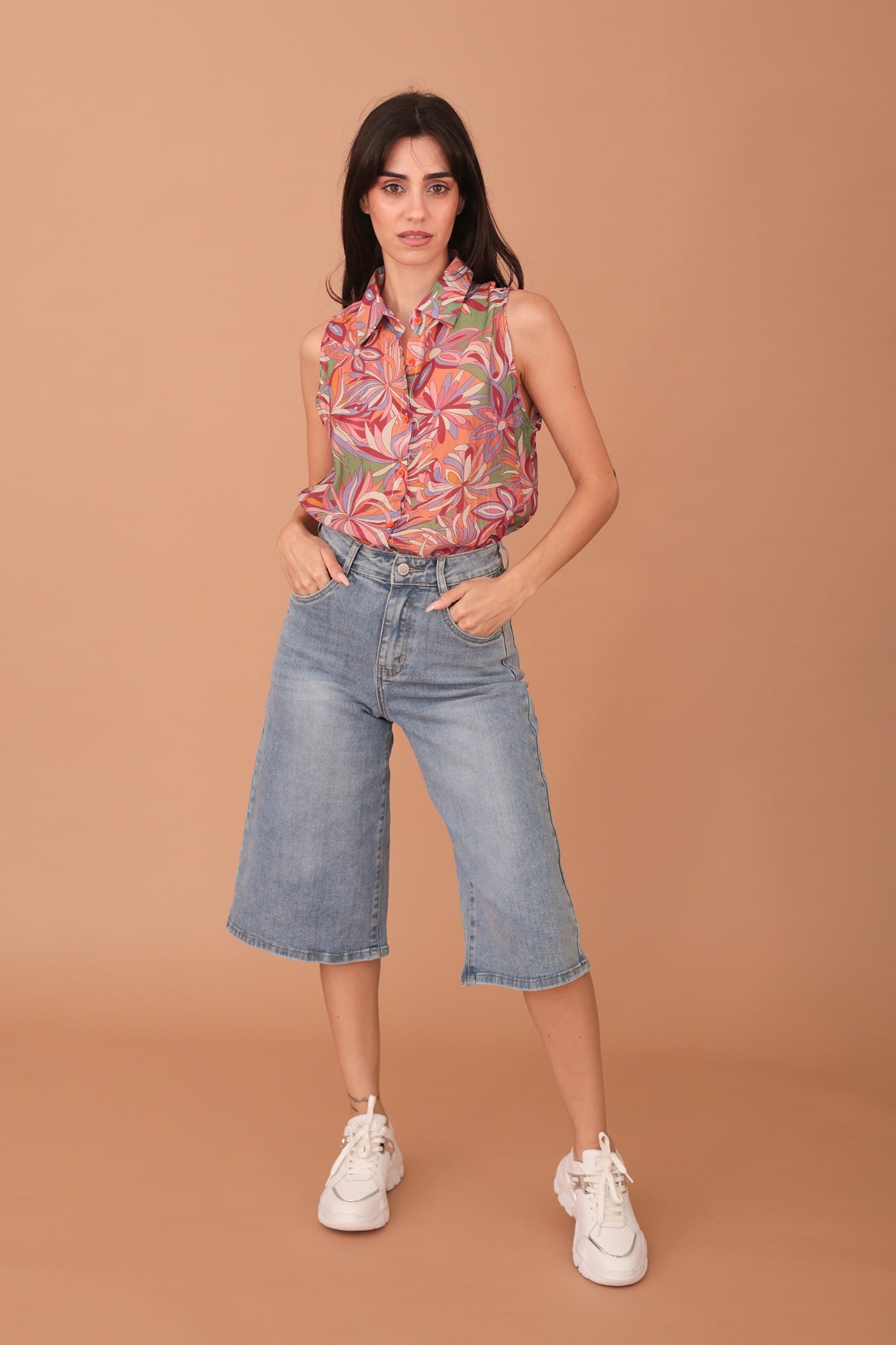 INDIGO DENIM SHORT TROUSERS - Image 2
